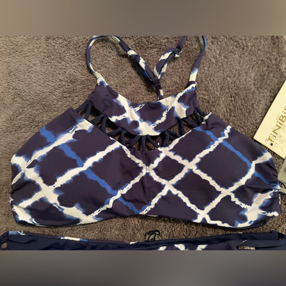 Bikini top and bottom set - Picture 4 of 4